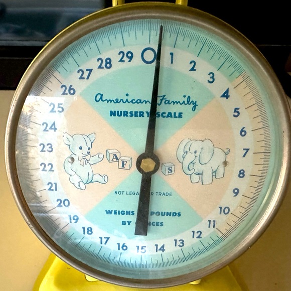 Vintage American Family 30 LB Nursery Baby Metal Scale Yellow Decor - Picture 5 of 6